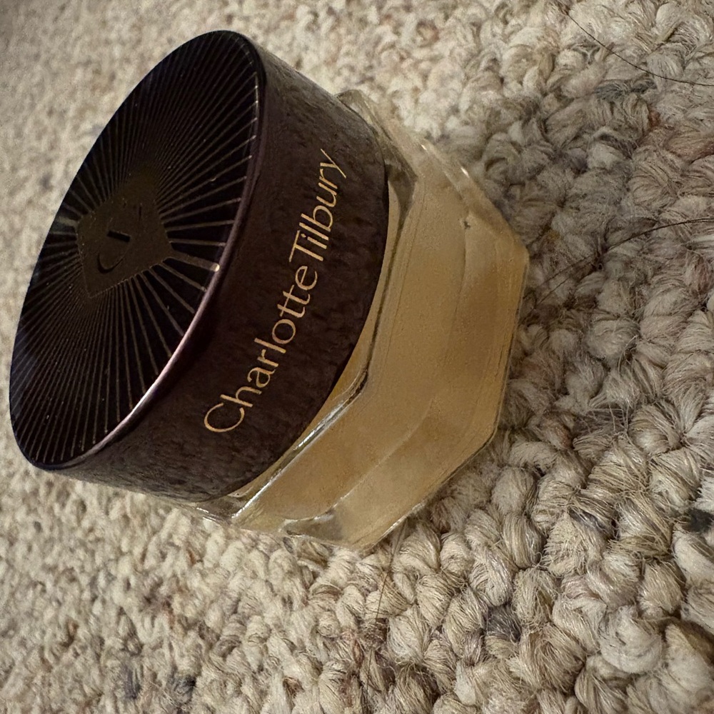Charlotte Tilbury Magic Night Cream in Cream and Gold